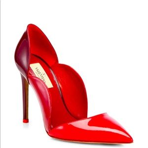 Valentino Scalloped Pump